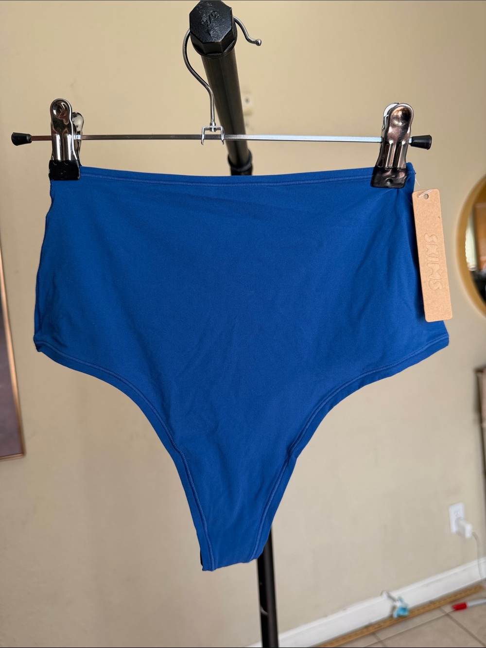 NWT SKIMS fits everybody thong sapphire size L